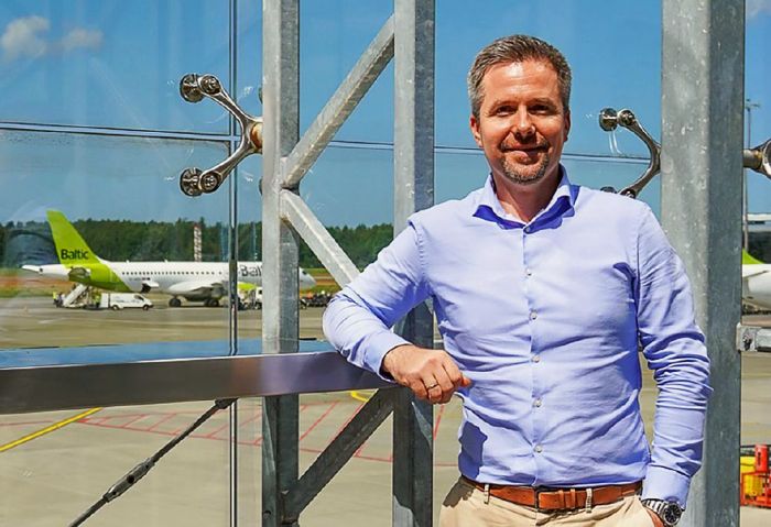Mārupietis Artūrs Saveļjevs starptautiskajā lidostā “Rīga” strādā jau vairāk nekā 20 gadus. Foto – “Mārupes Vēstis”
