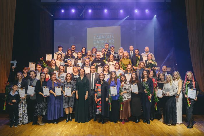 Attēls rakstam: Godināti konkursa "Labākais darbā ar jaunatni 2025" laureāti, tostarp no Pierīgas