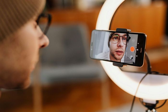 16.X Nodarbība jauniešiem &quot;Video filmēšana un montāža ar telefonu&quot; Olainē