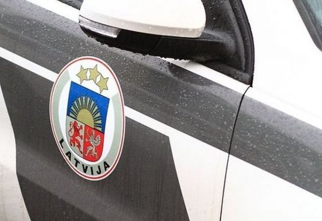 Divu auto sadursmē Allažu pagastā gājis bojā cilvēks