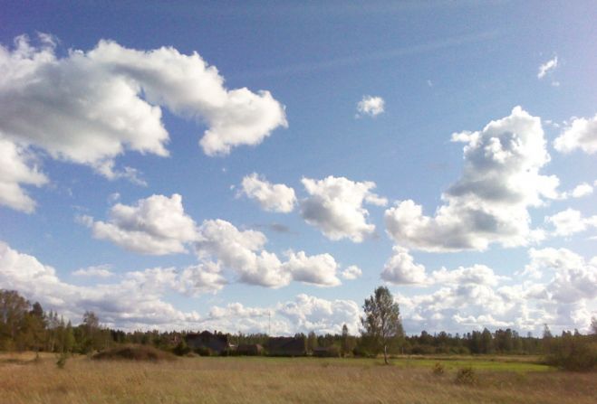 Ceturtdien un piektdien laiks kļūs siltāks, brīvdienās – lietaināks un vēsāks