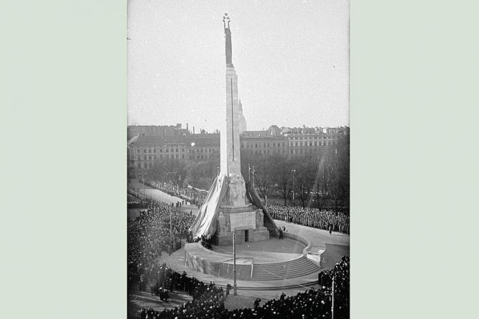 Attēls rakstam: Brīvības piemineklis – jau deviņdesmit gadus kopā ar tautu priekos un bēdās