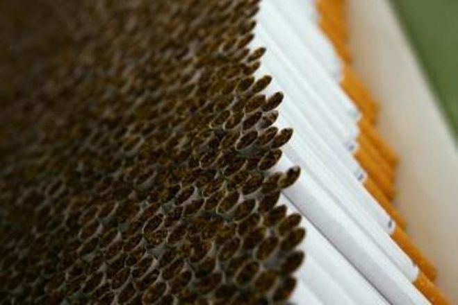 Par spīti tirgotāju iebildumiem Saeimas komisija atbalsta ieceri veikalos &quot;slēpt&quot; cigaretes