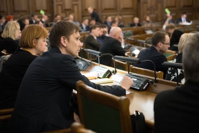 Saeima pieņem rezolūciju, mudinot nepievienoties ANO migrācijas paktam