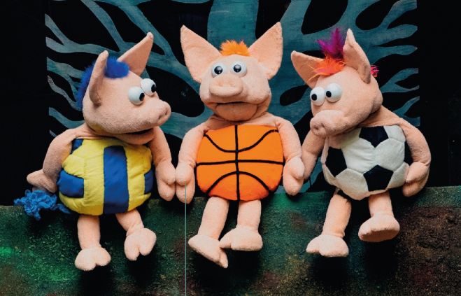 19.XI Liepājas Leļļu teātra izrāde bērniem "Trīs ruksīši" Berģos