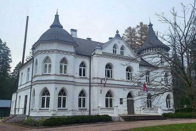 Baldones Baltā pils. Foto - Antra Gabre