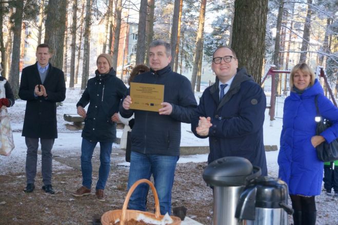 Salaspilī svinīgi atklāj vēl vienu renovētu daudzdzīvokļu māju