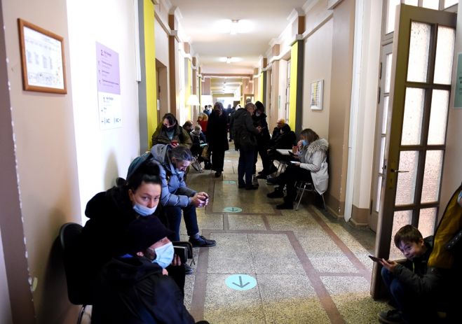 Bijušajā Rīgas Tehniskās universitātes ēkā darbu sācis Rīgas atbalsta centrs Ukrainas bēgļiem, kur tiek sniegti gan valsts, gan pašvaldības pakalpojumi. Foto - LETA