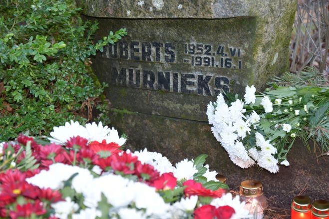 16.I Piemiņas brīdis pie Roberta Mūrnieka atdusas vietas Mārupē