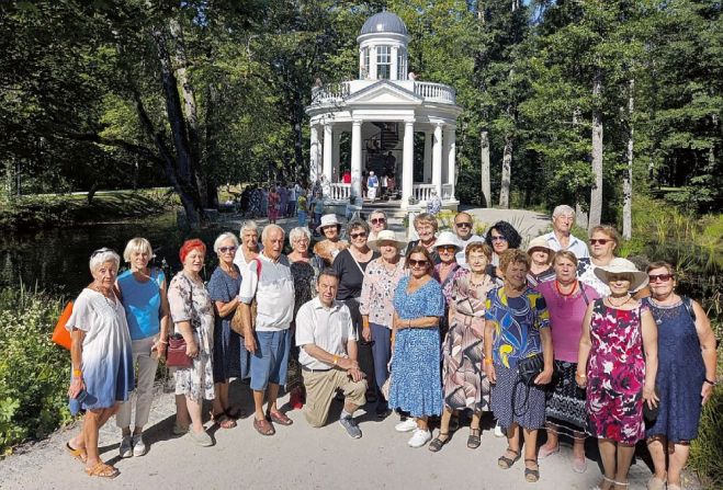 Saulkrastu Pensionāru biedrība Latvijas piejūras senioru biedrību festivālā “Pie jūras dzīve mana” Ķemeros. Foto – “Saulkrastu Novada Ziņas”