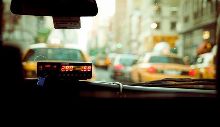 Informācija par taksometra braukšanas tarifiem būs jānorāda arī automašīnas salonā