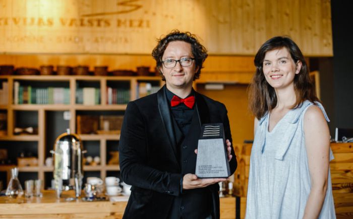 “Ar savu konkursu esam ceļā uz iekļūšanu Eiropas “Grand Prix” koru konkursu apritē, kur svarīgs ir gan koru snieguma līmenis, gan arī organizatoriskās un praktiskās lietas. Aicinām ikvienu interesentu bez maksas apmeklēt konkursa norises Dzintaru koncertzālē un izbaudīt tikai konkursiem vien raksturīgo azarta un sacensību garu,” stāsta konkursa mākslinieciskais vadītājs Jānis Ozols. Foto - publicitātes