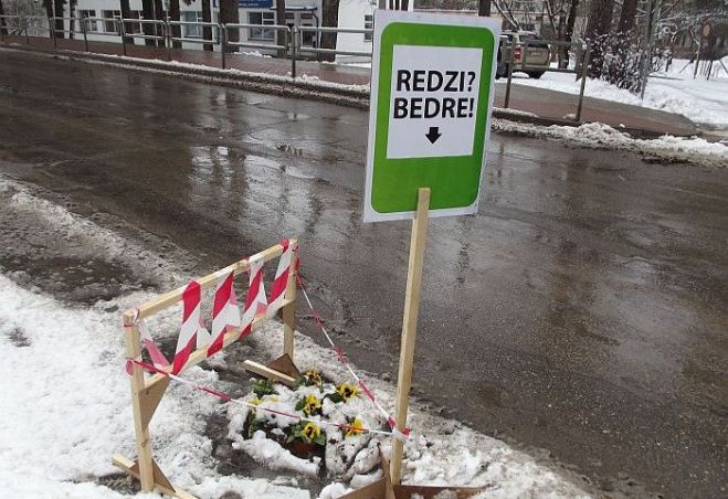 Apdrošinātājs: Februārī dramatiski pieaudzis pieteikto atlīdzību skaits par bedru izraisītiem auto bojājumiem