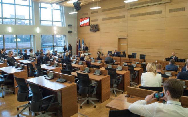 Nacionālās apvienības biedri piesaka mītiņu demokrātijas stiprināšanai Rīgas domē