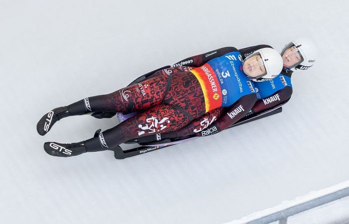 Attēls rakstam: Kamaniņu divnieku sacensībās Oberhofā labāko sešniekā tikai Robežniece ar Bogdanovu