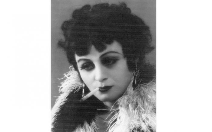 Elvīra Bramberga Ženijas lomā Bertolda Brehta “Trīsgrašu operā”. 1932. gads. Foto – no Ogres Vēstures un mākslas muzeja arhīva