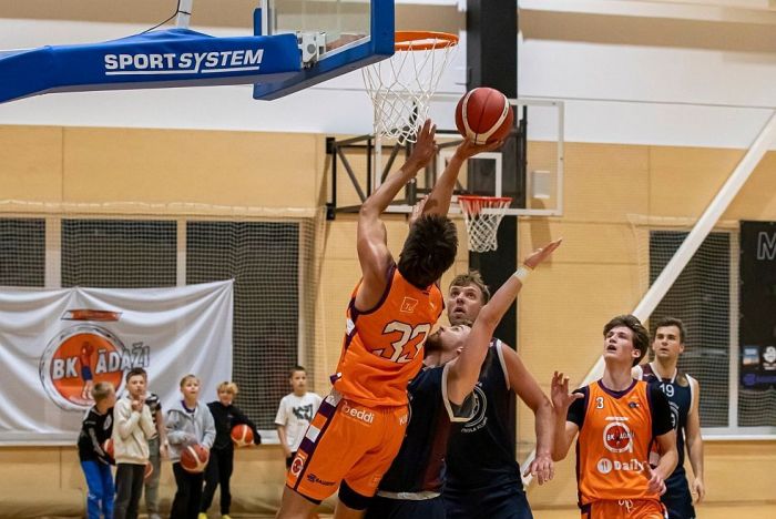 Attēls rakstam: Kaimiņu duelī Ādažu basketbolisti otrreiz sezonā pārspēj "Saulkrastus"