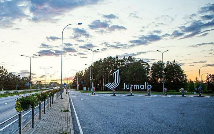 Attēls rakstam: Pašvaldība nevērtēs kolektīvo iesniegumu ar aicinājumu atcelt piecu eiro iebraukšanas maksu Jūrmalā