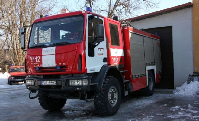Olainē novērsti ugunsgrēki daudzdzīvokļu mājā un šķūnī, Jūrmalā – pirtī un garāžā