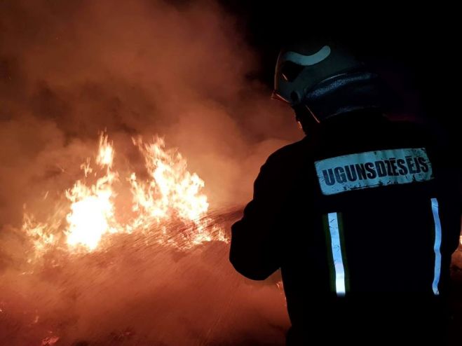 Siguldas novadā degusi saimniecības ēka, Olaines novadā – meža zemsedze