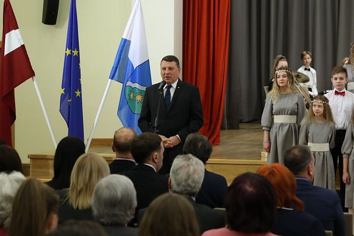 Valsts prezidents Ķekavā: "Draudzīgais aicinājums" ir mūsu iespēja sniegt savu ieguldījumu labākai izglītībai Latvijā