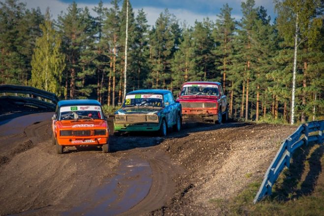 Foto: Ropažu novadā noteikti Latvijas rallijkrosa čempionāta laureāti