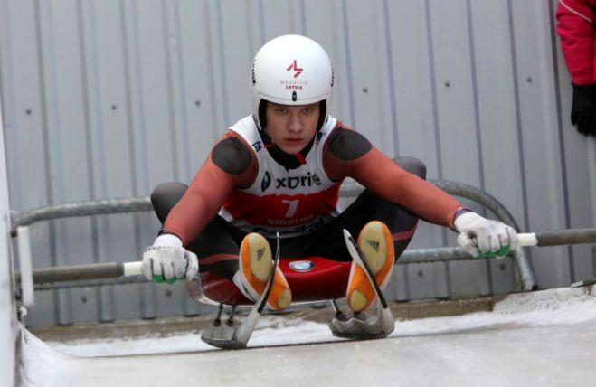 Kamaniņu braucējs Bērziņš svin uzvaru junioru Pasaules kausa posmā (papildināta)
