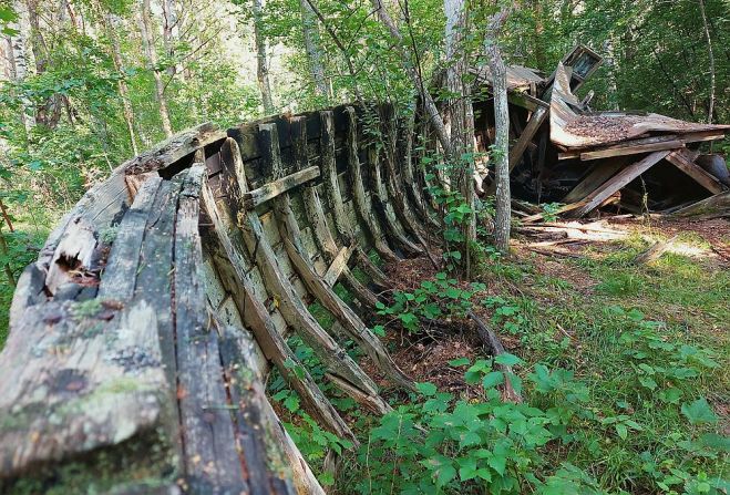 Mazirbes laivu kapsētā. Foto – “Neatkarīgās Tukuma Ziņas”