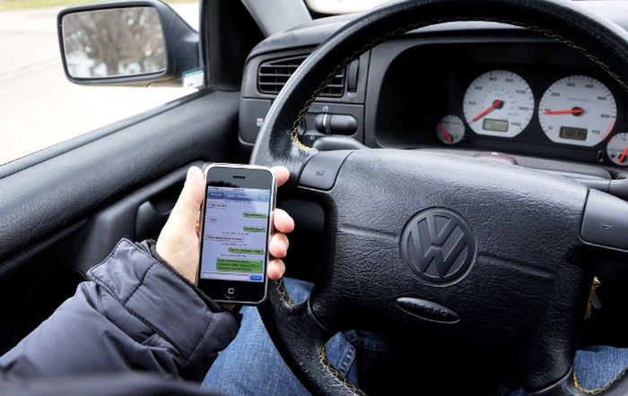 Pieci risinājumi, lai telefons pie stūres nekļūtu par nāvējošu ieroci