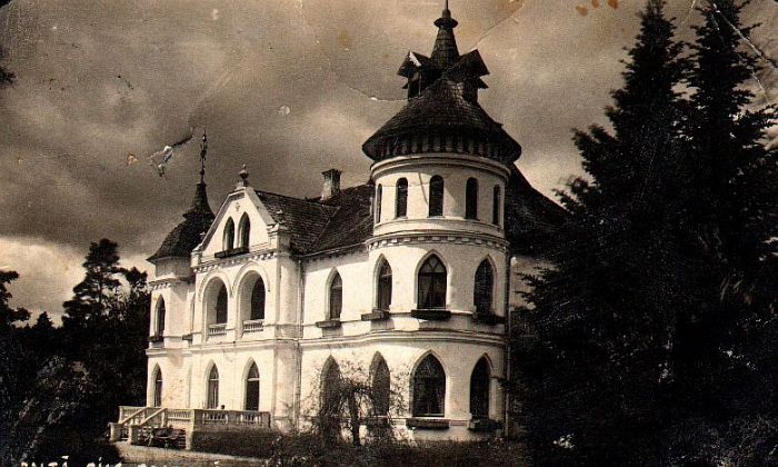 Baltā pils – skaistākā ēka Baldonē – būvēta 1901. gadā kā virsmežziņa Mickeviča dzīvojamā māja. Tagad tur darbojas Jāņa Dūmiņa Baldones mūzikas pamatskola. Foto - publicitātes