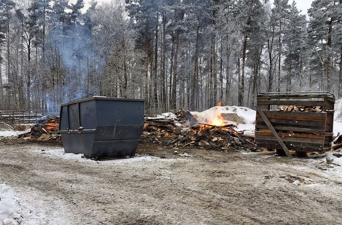 Attēls rakstam: Foto: VVD Aconē atklāj neatļautu atkritumu dedzināšanu