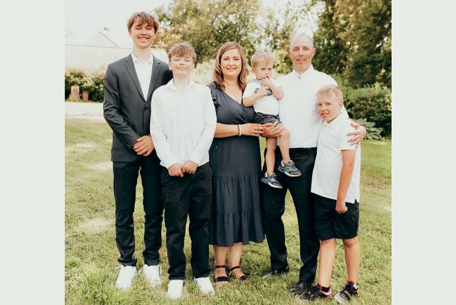 Ģimenē abi ar vīru Kasparu audzina četrus dēlus – Marku (no kreisās), Stefanu, Miķeli un Rūbenu. Foto – no privātā arhīva