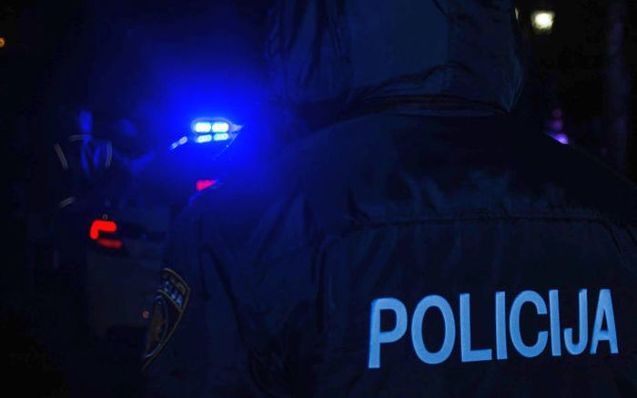 Raidījums: Salaspils policijas iecirknī piepelnās, uzrādot viltus nakts darbu