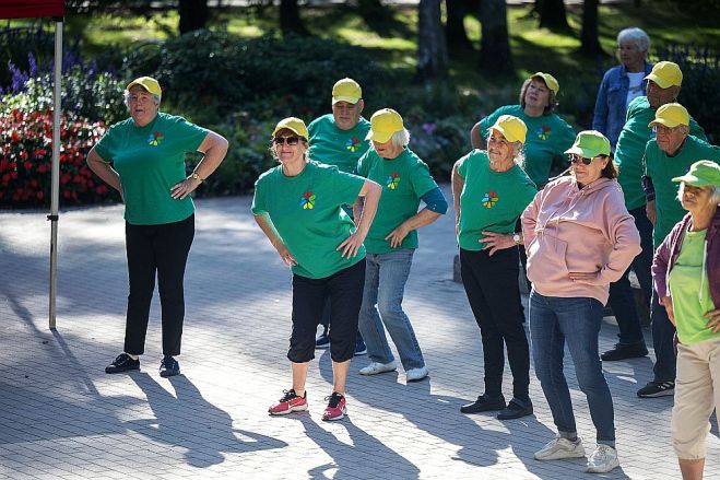 16.septembrī Olaines Mežaparkā tika aizvadīta senioru sporta diena, un kopvērtējumā pirmo vietu izcīnīja Mārupes senioru komanda. Foto – Intars Šupiņš, Olaines sporta centrs