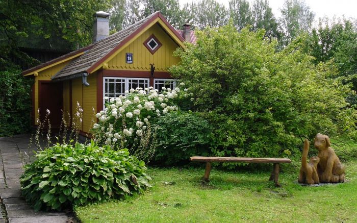 Reiņa Kaudzītes vasaras dārza māja. Viņš bija iegādājies nelielu īpašumu, kurā kopā ar mājas pārvaldnieci Karlīnu Damrozi pavadīja mūža pēdējos gadus. Foto – Saulkrastu Tūrisma informācijas centrs