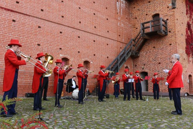 Turaidā gaidāms pūtēju ansambļa "Sigulda" koncerts un citi zelta lapu laika piedāvājumi