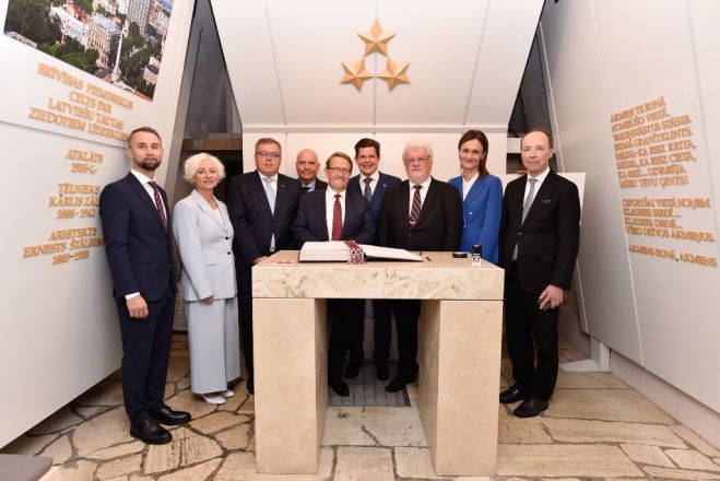 Foto: Ieva Ābele un Reinis Inkēns, Saeima