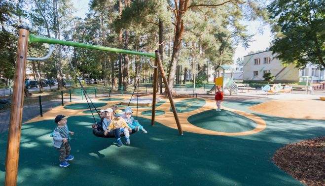Jauns un krāsains rotaļu laukums "Mārītē". Foto - www.jurmala.lv