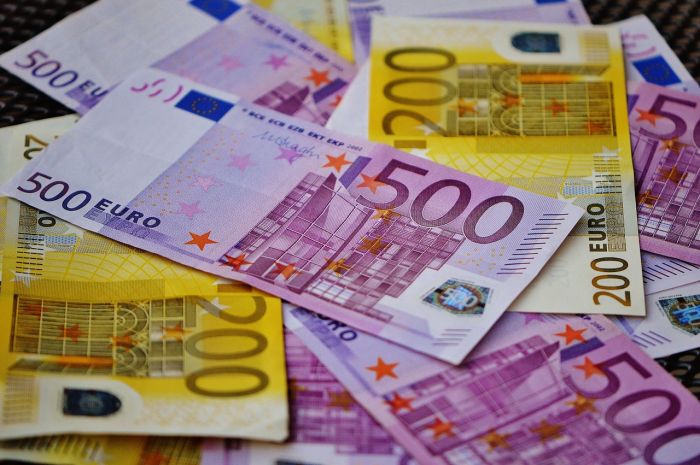 &quot;Swedbank&quot;: Vairums turīgo bankas klientu savu labklājības līmeni vērtē ar piesardzīgu optimismu