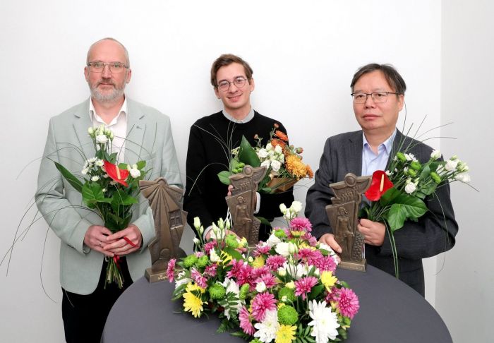 Attēls rakstam: Literātiem un pētniekiem pasniegtas Aleksandra Čaka balvas