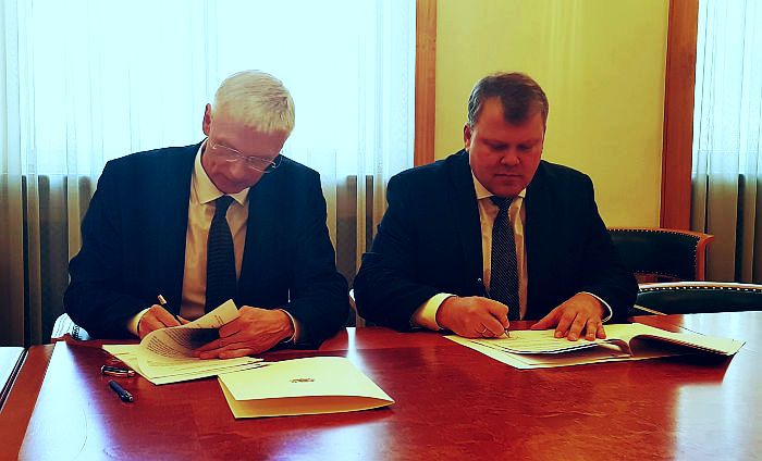 Ministru prezidents Krišjānis Kariņš un Latvijas Pašvaldību savienības priekšsēdis Gints Kaminskis. Foto – LPS