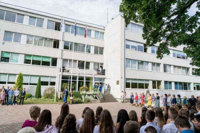 Jūrmalā šogad vairāk pirmklasnieku; pašvaldība nodrošina daudzveidīgu atbalstu izglītībai