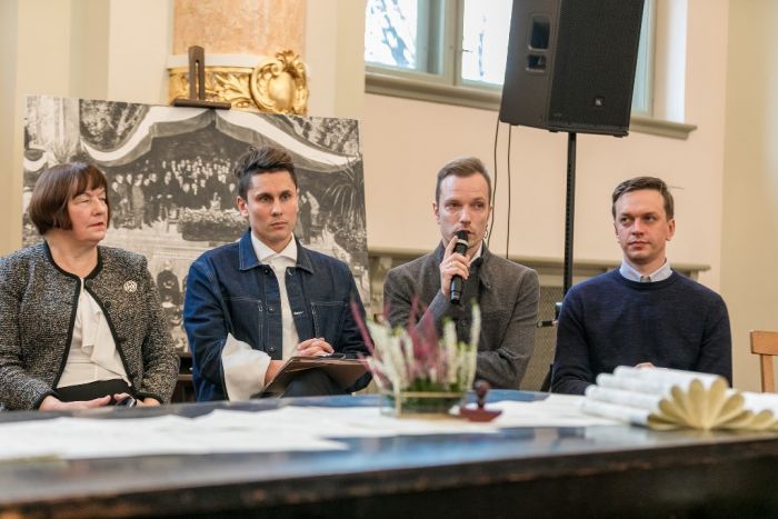 5. novembrī Latvijas Nacionālā mākslas muzeja 2. stāva vestibilā norisinājās mediju pasākums, kurā Latvijas valsts simtās dzimšanas dienas – 18. novembra – programmas radošā komanda iepazīstināja ar svētku notikumiem.