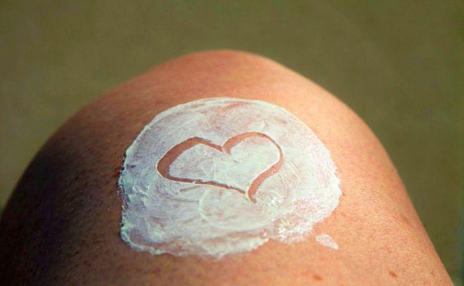Farmaceite: Ādas sausumu ar krēmiem vien novērst nevar