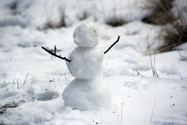 Svētku brīvdienās brīžiem snigs un gaidāma svārstīga gaisa temperatūra