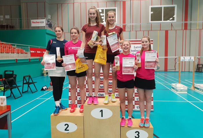Dāmu dubultspēļu turnīrā zelta medaļas izcīnīja siguldietes Jekaterina Romanova un Liāna Lencēviča.