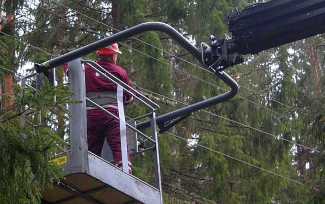 &quot;Sadales tīkls&quot; spēcīgā vēja laikā aicina būt uzmanīgiem gaisvadu elektrolīniju tuvumā