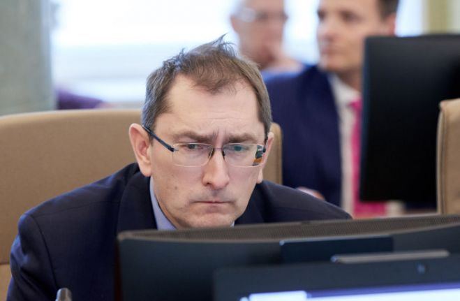 Satiksmes ministrs: Valsts varētu pārtraukt dotēt autobusu maršrutus, kas kursē paralēli dzelzceļam