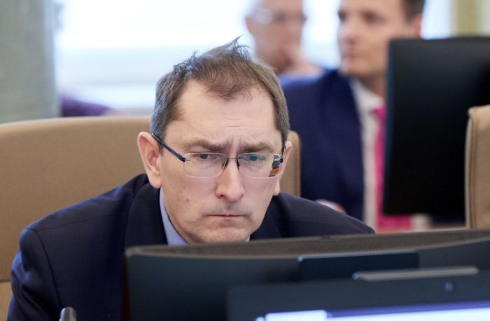 Satiksmes ministrs: Valsts varētu pārtraukt dotēt autobusu maršrutus, kas kursē paralēli dzelzceļam