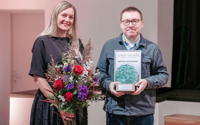 Attēls rakstam: Ojāra Vācieša literāro prēmiju dzejā saņēmis Artis Ostups par dzejoļu krājumu "Patiesība"